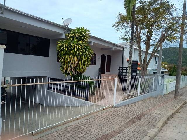#00150507 - Casa de Praia para Venda em Bombinhas - SC - 2