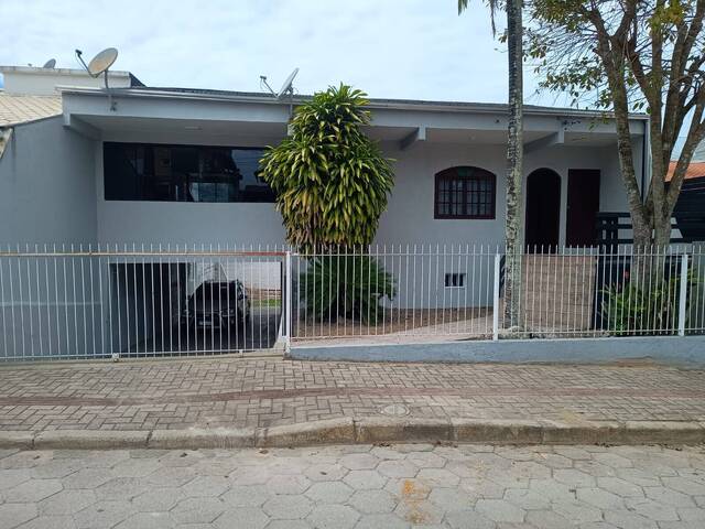 #00150507 - Casa de Praia para Venda em Bombinhas - SC - 1